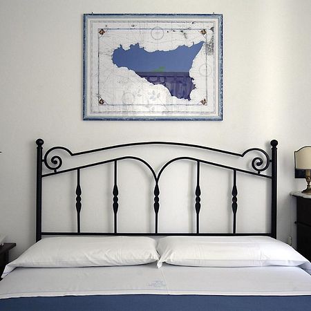 Hotel Mercanti Di Mare Санта Марина Салина Екстериор снимка